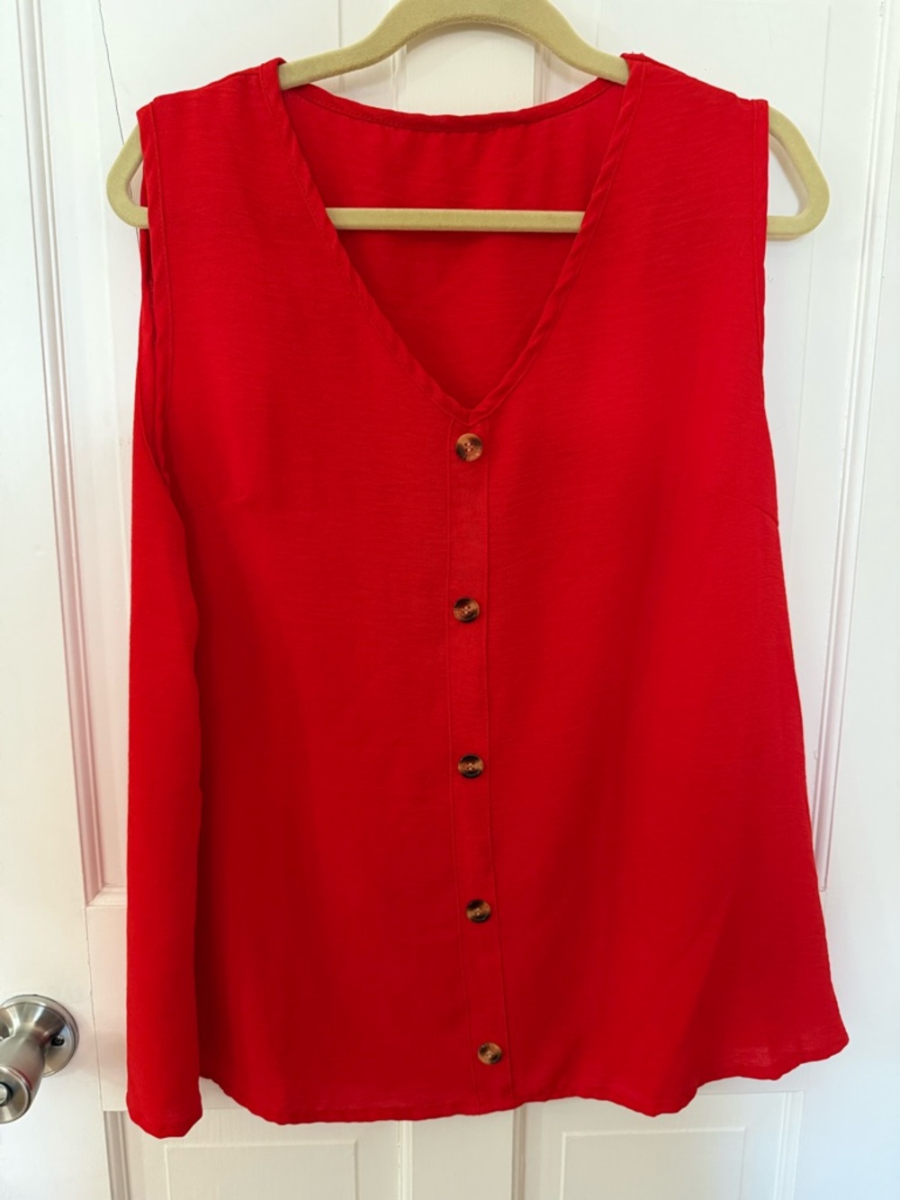 Red Sleeveless Button-Front Women's Top - size 2-3 X -measuring 26 x 23”